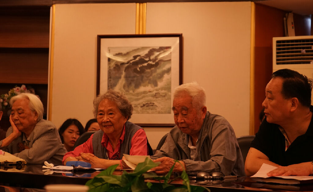 座谈会.jpg